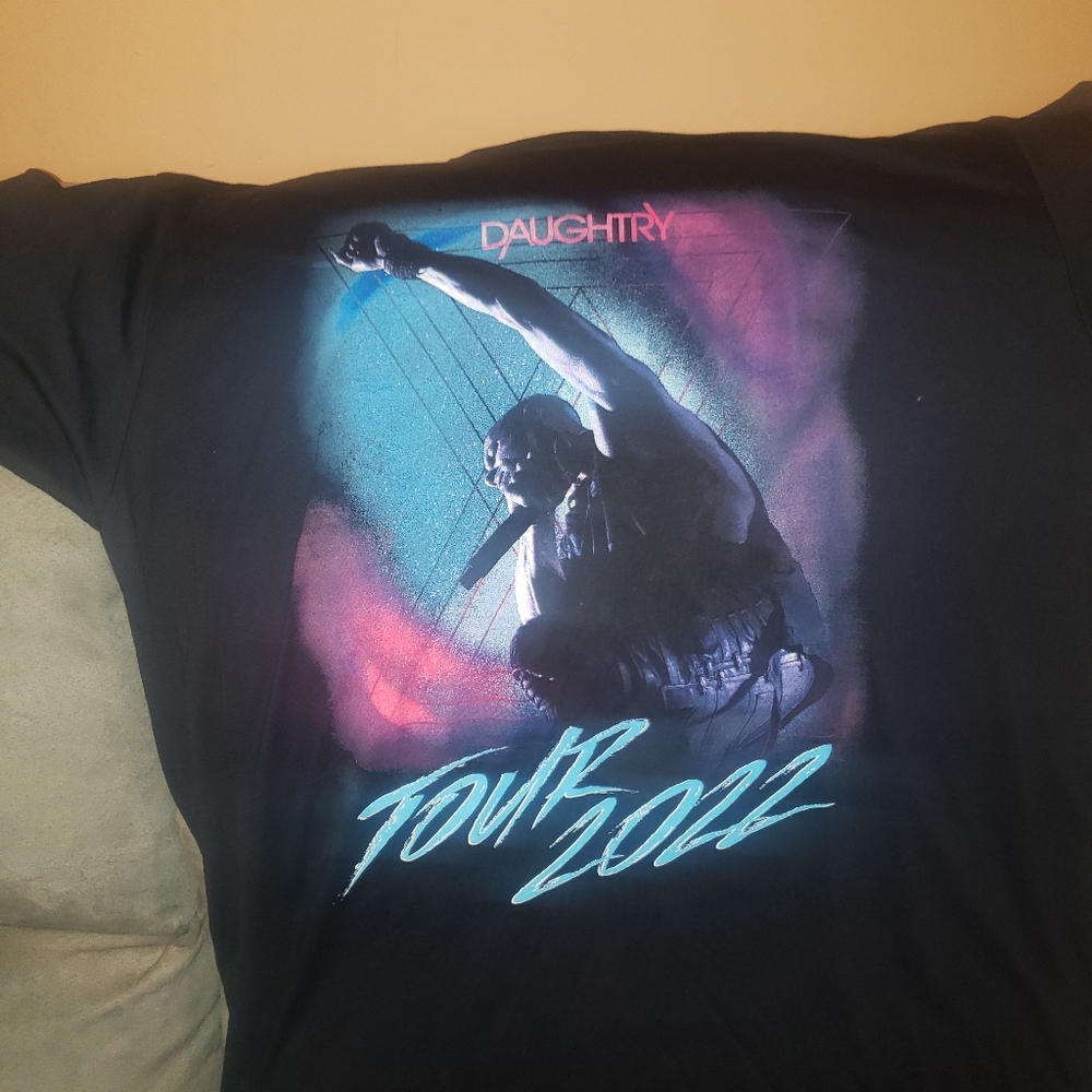 Daughtry Beloved Tour concert Tee Shirt XL